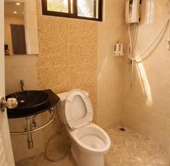Nong Chaeng Hostel | วลัญชญ์ โฮเทล ศรีราชา