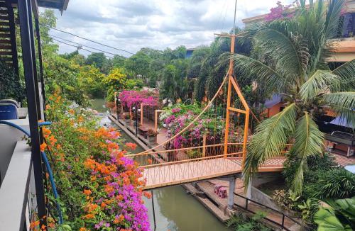 Bang Khu Rat Hotel | โรงแรมรักบัว