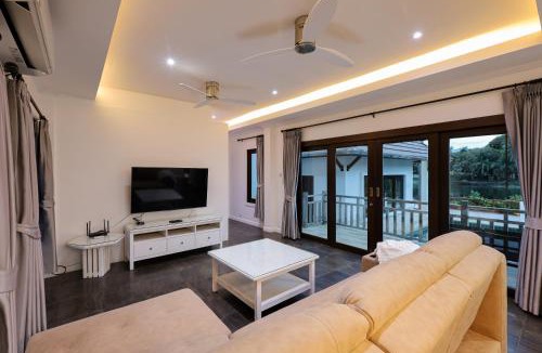 Cherngtalay Villa | 2,5BR Tropical Lakeview Villa I Bangtao Beach