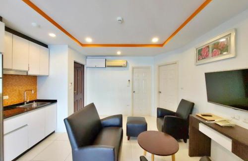 Pratumnak Hill Apartment | 2 Bedroom Calm Area, Huge Balcony, Friendly Staff