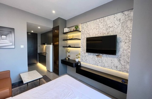 Tuol Kouk Hotel | 2-bedroom hotel in superb Phnom Penh with AC and fitness room