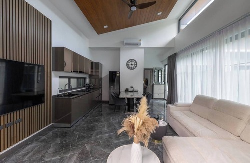 Ban Saiyuan House | 2-bedroom house in tranquil Tambon Rawai with AC comfort