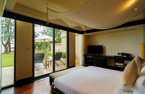 Cherngtalay Villa | 2 Bedrooms Beachfront Pool Villas in Laguna Complex City