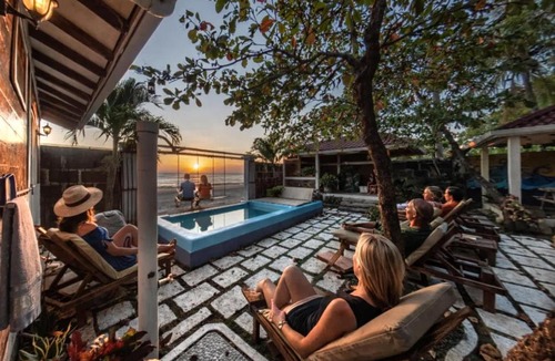 Pochomil House | 2 Casitas for 8 guests on Beach Front w Pool & AC