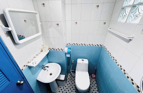 Chan Kasem House | 208 Budget Room Wi-Fi &Utilities Bangkok’s center