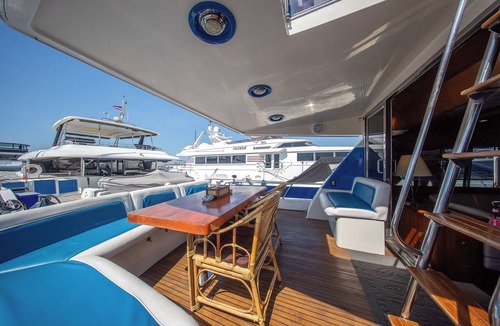 Na Chom Thian Boat Rental | 24-hour yacht charter near Pattaya Island.Calm water, privacy and tranquility