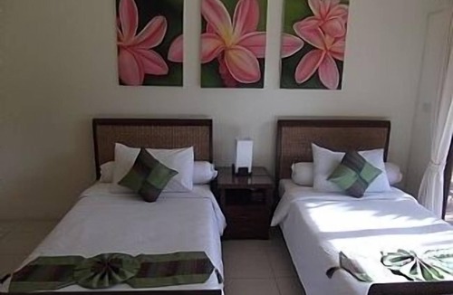 Bang Po House | 3 Bedroom Charming Luxury Villa Located On Bang Por Beach