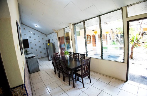 Leon House | 3-bedroom house in tranquil León with cool AC comfort