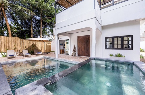 Koh Tao House | 3 Bedroom Stunning Two-story Private Pool Villa . Walk to the beach!