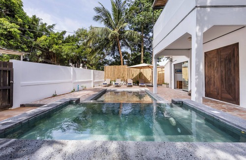 Koh Tao House | 3 Bedroom Stunning Two-story Private Pool Villa . Walk to the beach!