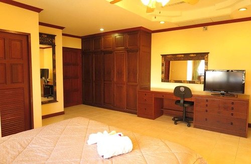 Nanai Road House | 3 Bedrooms townhouse Patong Phuket