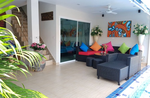 Bang Po Villa | 3-BedroomTownhouse with private Pool and only 70meters from the beach.