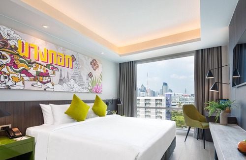 Huai Khwang House | 35sqm Maitria Hotel Rama 9 Bangkok Deluxe Room City View