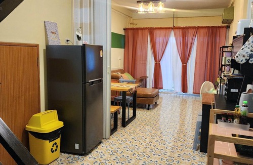Yan Nawa House | 3BR Local Bangkok Stay [10 Min Walk to BTS & Sathorn Pier ] Easy City Access