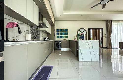 Ban Saiyuan Villa | 4-bedroom luxury villa in Rawai with WiFi, AC, large Saltwater Pool