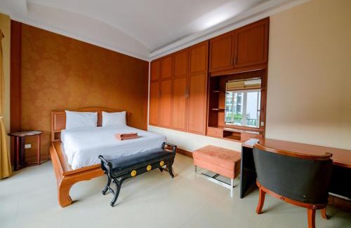 Pratumnak Hill House | 4 Bedroom Town Villa With Private Pool