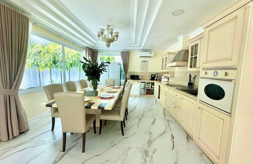 Si Sunthon Villa | 5 Bedrooms Villa 5 min walk to Bangtao beach