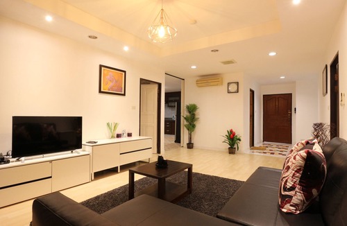 Thung Maha Mek Apartment | 5 Mins to BTS, SPACIOUS, 2 BR, 140 Sqm.