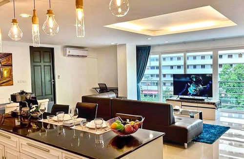 Patong Apartment | 6-18- 3 Bedrooms Spacious Penthouse with shared Pool