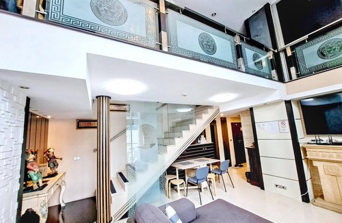 Khlong Toei Nuea Condo | 7B - Luxurious 5-Bedroom Condo in Central Bangkok with Rooftop Pool