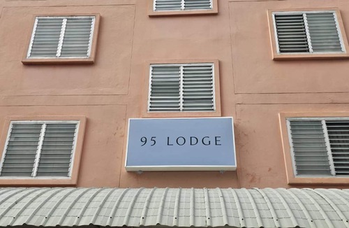Khlong Chaokhunsing Apartment | 95 Lodge