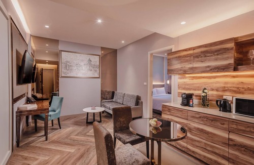 Nana Hotel | Aira Bangkok Sukhumvit 11 by Kingston Hotels