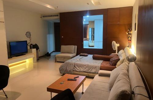 North Pattaya Apartment | Ananya Beachfront Wongamat Paradise