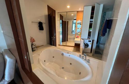 North Pattaya Apartment | Ananya Beachfront Wongamat Paradise