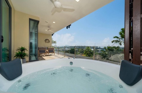 Rawai Apartment | Apartment with Sea View and Hot Tub on Balcony