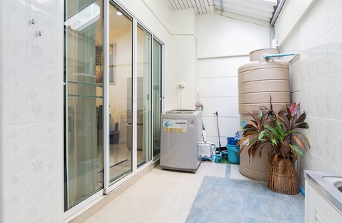 Nuanchan House | AreeHouse Bangkok 300m2 Townhouse. Family 1st choice. Near 7-11, BigC, SPA, MRT.