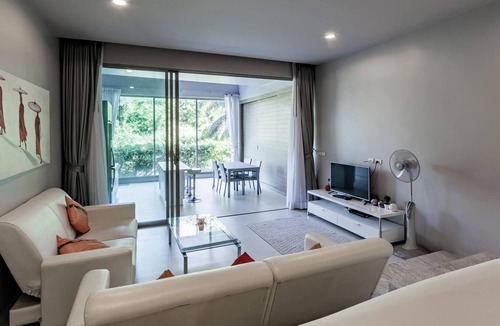 Karon Apartment | Ark102 -Stylish apartment with direct pool access