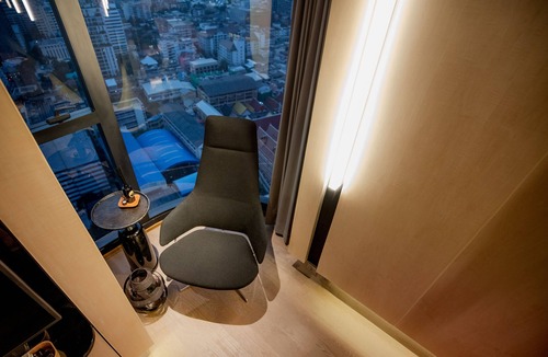 Silom Condo | Artisan Luxury room. Next to MRT Samyan