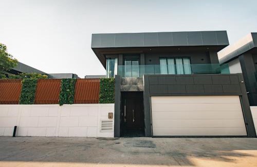Nong Prue Villa | Astro Luxury: Ultra Luxury 4 Beds Pool Villa