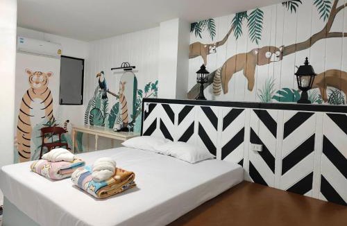 Chumphon Hotel | At Night