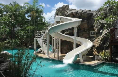 South Pattaya Apartment | Atlantis resort - 2 Bedrooms corner condo pool view Beachfront Jomtien Pattaya