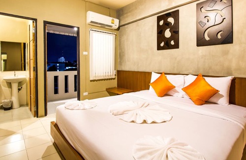 Chang Phueak Hotel | B2 Santitham (Wat Jed Yod) Boutique & Budget Hotel