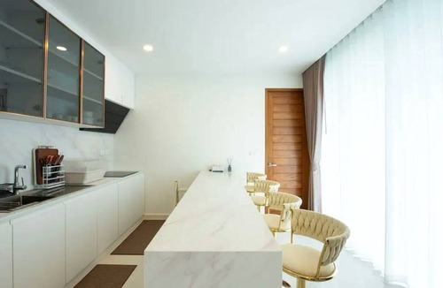 Huai Yai House | Baan Amphur 5BR Pool Villa · Karaoke & Games