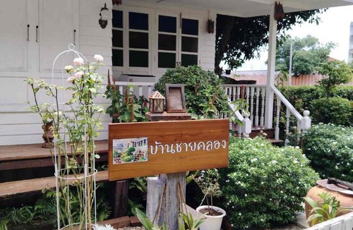 Ramkhamhaeng House | Baan Chay Klong, Canal side Classic Home 2BRs