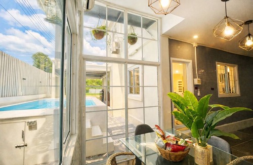Warin Chamrap House | Baan Hug Ubon – Cozy Private Pool House with Free Private Parking, Pets Welcome