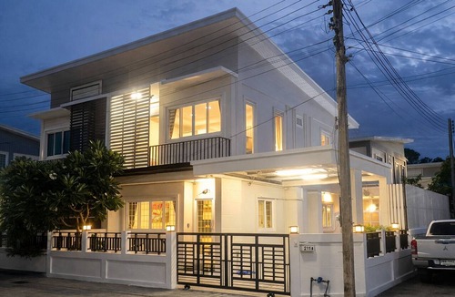 Warin Chamrap House | Baan Hug Ubon – Cozy Private Pool House with Free Private Parking, Pets Welcome