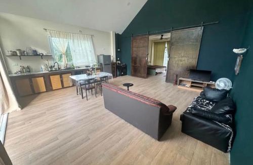 Chaloklum Ski Chalet | Baan kratay