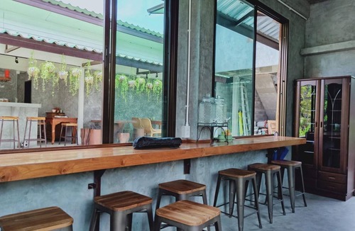 Bophut Hills Hotel | Baan Sala Lung Dam Hotel