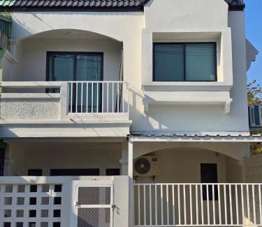 Nuanchan House | Baan White House
