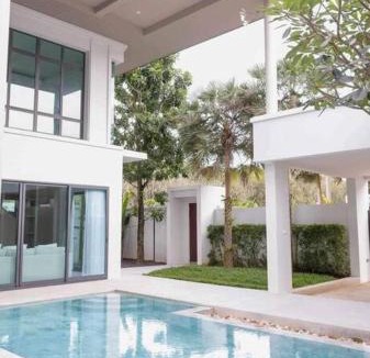 Choeng Thale Villa | Bangtao Modern Luxury 3-Bd Villa near Laguna Park