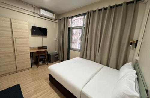 Phasi Charoen Hotel | Bangwa House - MRT Bangwa Station