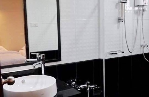 Sri Phum Hotel | Basic Line Hotel at Loikroh