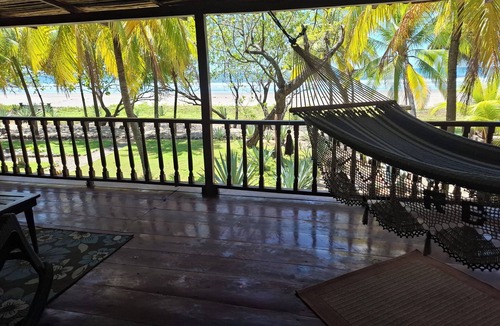 Mechapa House | Beachfront Adventure + Comfort! Walk to fishing village!