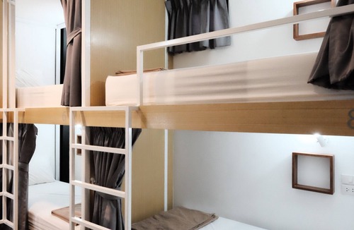 Lak Si Hotel | Bed in 8-bed Female Dorm En-suite Bathroom With a Shared Social Area