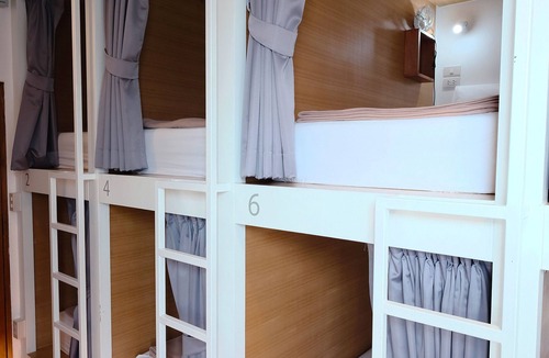 Lak Si Hotel | Bed in 8-bed Mixed Capsule Dorm With a Shared Kitchen and a Social Area