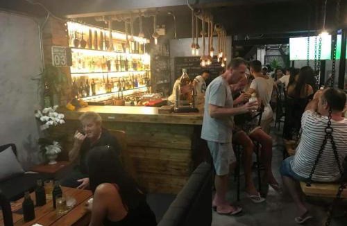 Chaweng City Center Hostel | Blackjack Bar and Hostel